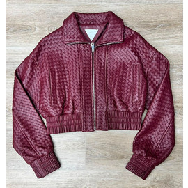 Женская кожаная куртка Bottega Veneta бордовая короткая Женская кожаная куртка Bottega Veneta бордовая короткая