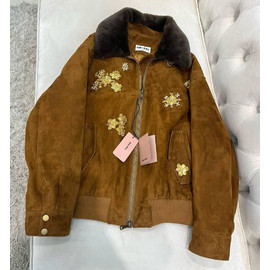 Женская замшевая короткая куртка Miu Miu коричневая