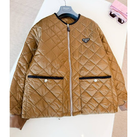 Женская короткая куртка Prada коричневая