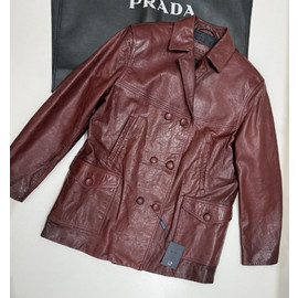 Женская кожаная куртка Prada коричневая