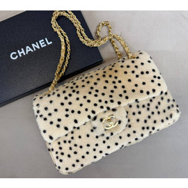 Кожаная сумка с мехом Chanel 11.12 Medium Classic Flap Bag