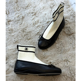 Женские кроссовки Chanel белые с черным