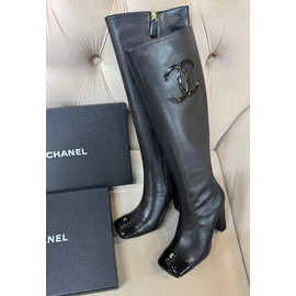 Женские кожаные сапоги Chanel черные с квадратным носом Женские кожаные сапоги Chanel черные с квадратным носом