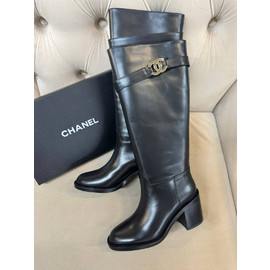 Женские кожаные сапоги Chanel черные на среднем каблуке Женские кожаные сапоги Chanel черные на среднем каблуке