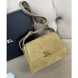 Бежевая замшевая сумка Chanel Flap Bag Medium Бежевая замшевая сумка Chanel Flap Bag Medium