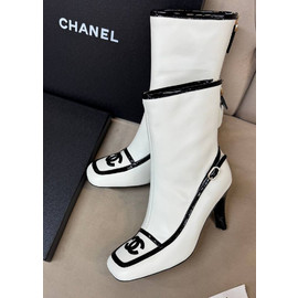 Кожаные ботильоны Chanel белые на высоком каблуке Кожаные ботильоны Chanel белые на высоком каблуке