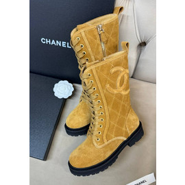 Женские ботинки на шнуровке Chanel высокие бежевые из замши Женские ботинки на шнуровке Chanel высокие бежевые из замши