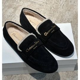 Женские замшевые лоферы Christian Dior Medaillon черные с мехом