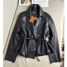 Женская кожаная куртка Loro Piana черная с поясом