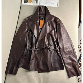 Женская кожаная куртка Loro Piana коричневая с поясом