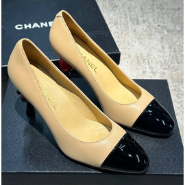 Кожаные туфли Chanel бежевые на высоком каблуке