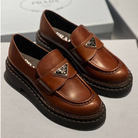 Кожаные женские лоферы Prada коричневые