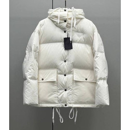 Женский белый пуховик Prada с капюшоном