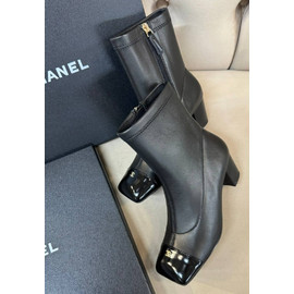 Кожаные ботильоны Chanel черные на среднем каблуке
