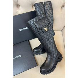 Женские кожаные сапоги Chanel черные