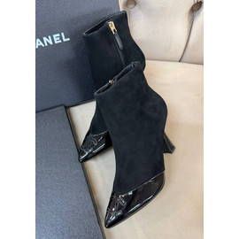 Замшевые ботильоны Chanel черные с острым носом