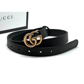 Женский узкий кожаный ремень Gucci черный