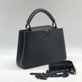 Кожаная сумка Louis Vuitton Capucines BB черная