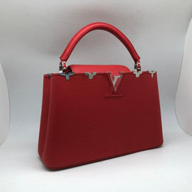 Кожаная красная сумка Louis Vuitton Capucines PM Кожаная красная сумка Louis Vuitton Capucines PM