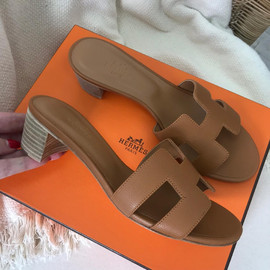Босоножки Hermes Oasis коричневые на каблуке
