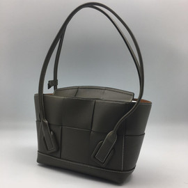 Женская кожаная сумка Bottega Veneta Arco Mini