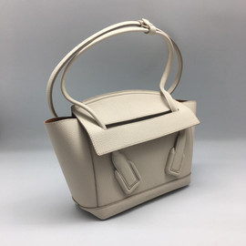 Женская кожаная сумка Bottega Veneta Arco Mini белая