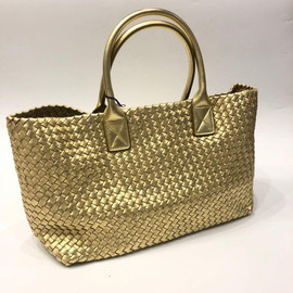 Женская кожаная сумка Bottega Veneta Cabat золотая