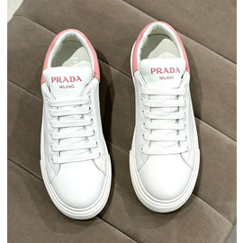 Женские белые кроссовки Prada с розовой пяткой Женские белые кроссовки Prada с розовой пяткой