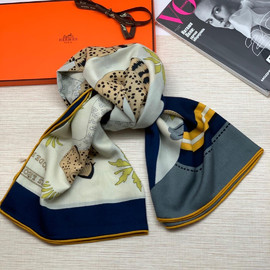 Женский платок Hermes серый с белым