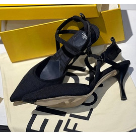 Черные босоножки Fendi